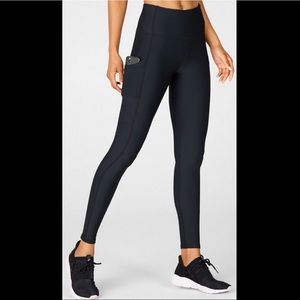 High-Waisted Cold-Weather Pocket Legging - L / Reg